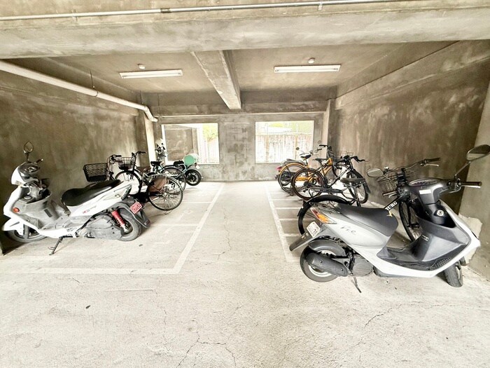 物件外観写真5　(駐輪場)