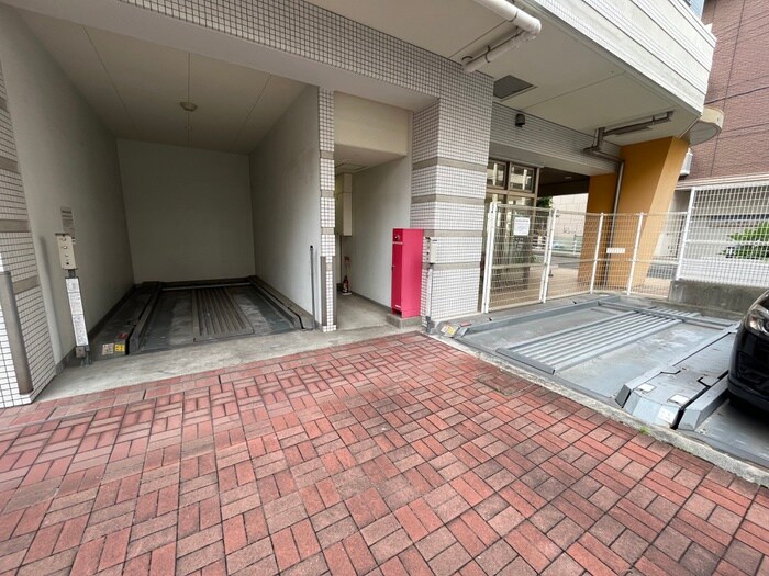 物件外観写真6　(駐車場)