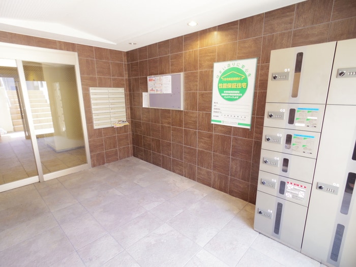 物件外観写真3　(エントランス部分)