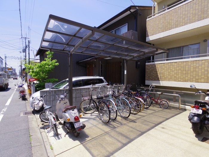 物件外観写真4　(駐輪場)
