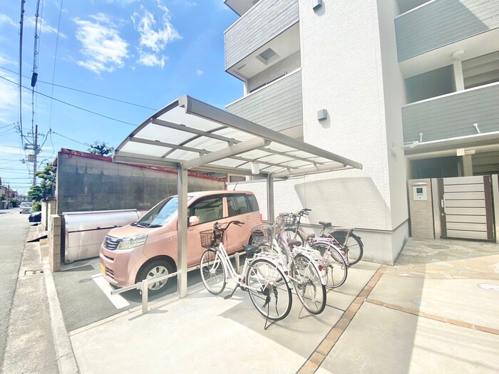 物件外観写真2　(駐輪場)