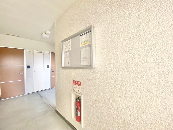 物件外観写真5　(エントランス部分)