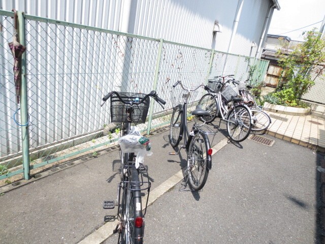 物件外観写真3　(駐輪場)