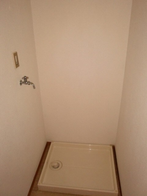 物件内観写真11　(洗濯機置場)