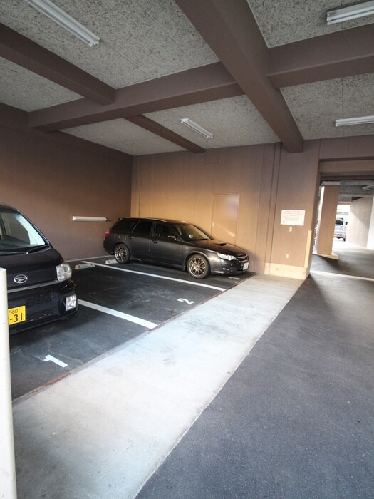 物件外観写真6　(駐車場)