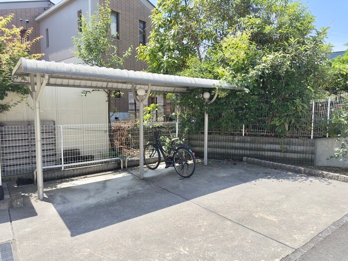 物件外観写真5　(駐輪場)