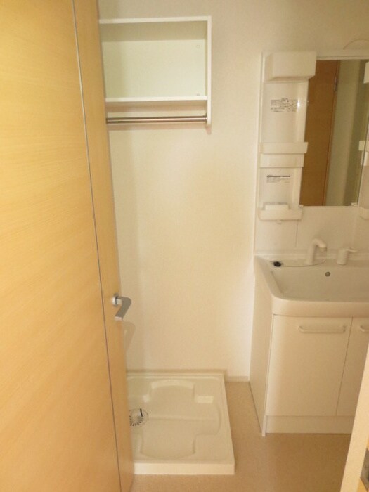 物件内観写真18　(洗濯機置場)