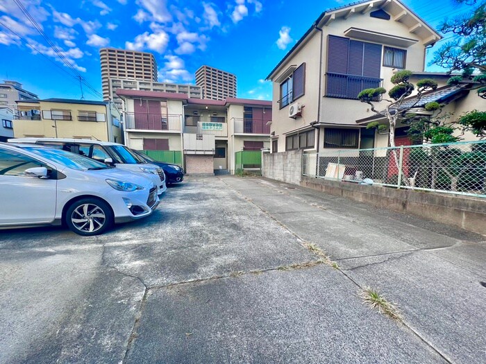 物件外観写真3　(駐車場)