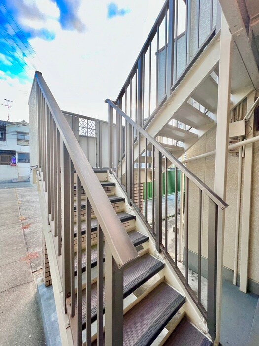 物件外観写真4　(エントランス部分)