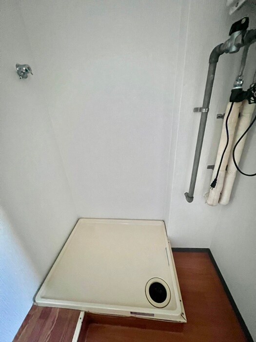 物件内観写真12　(洗濯機置場)