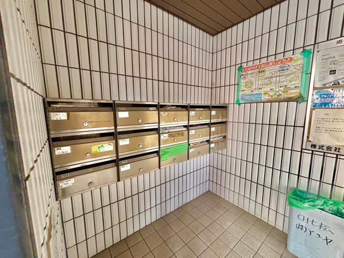 物件外観写真5　(エントランス部分)