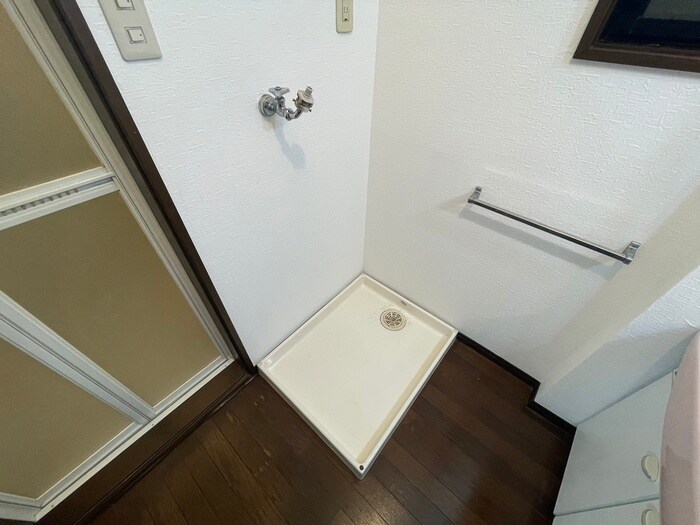 物件内観写真14　(洗濯機置場)