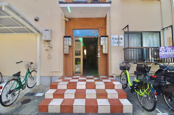 物件外観写真3　(エントランス部分)