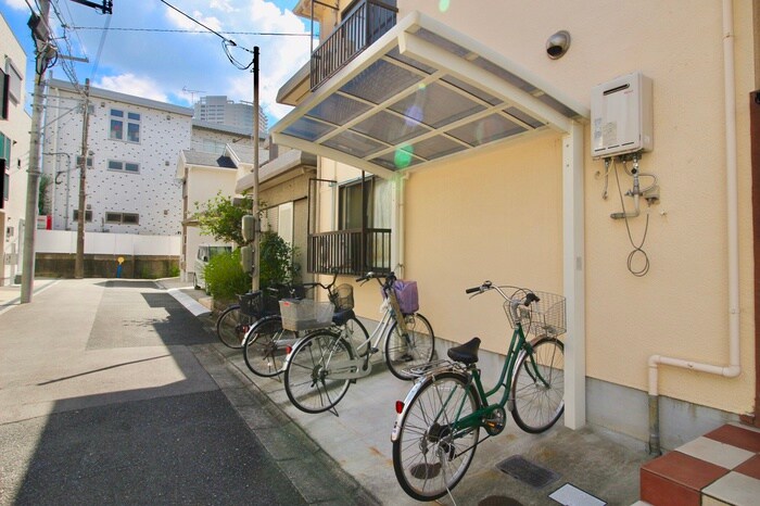 物件外観写真4　(駐輪場)