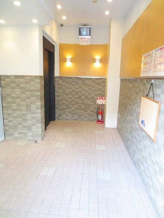 物件外観写真4　(エントランス部分)