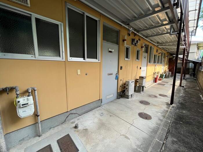 物件外観写真3　(エントランス部分)