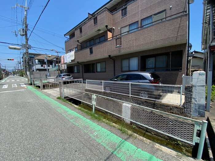 物件外観写真4　(駐車場)