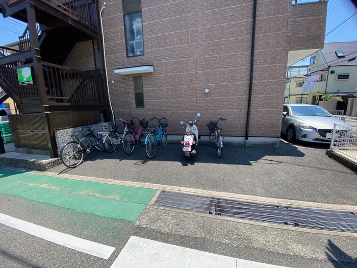 物件外観写真5　(駐輪場)