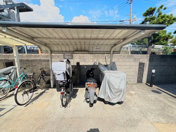 物件外観写真4　(駐輪場)