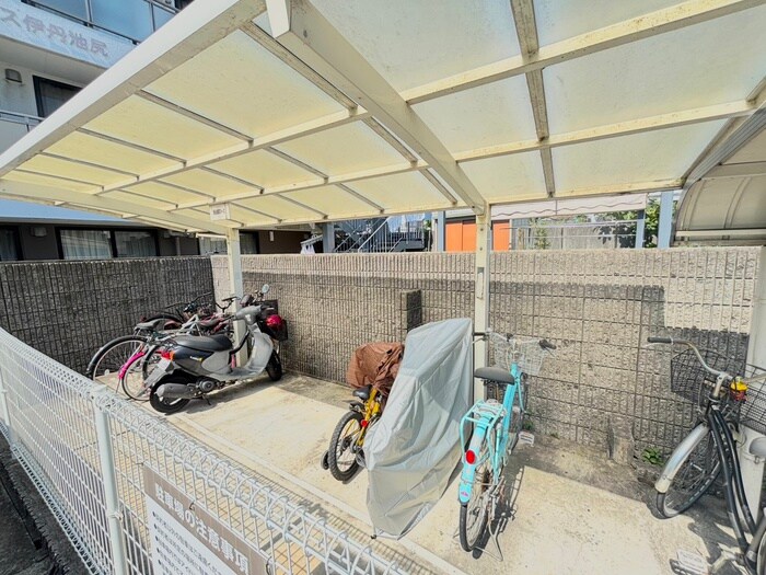 物件外観写真5　(駐輪場)