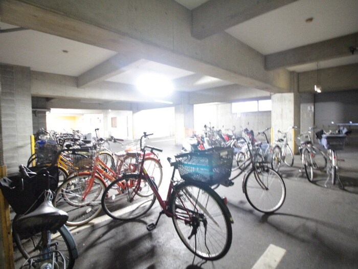 物件外観写真3　(駐輪場)