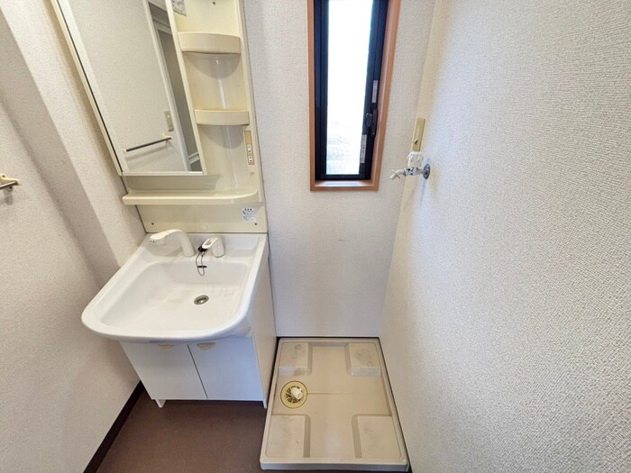 物件内観写真12　(洗濯機置場)