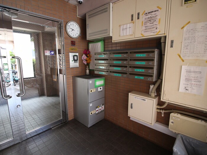 物件外観写真3　(エントランス部分)