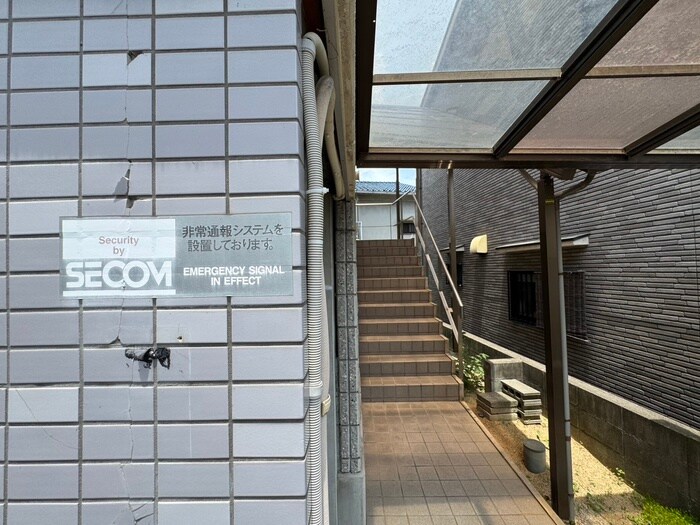 物件外観写真2　(エントランス部分)