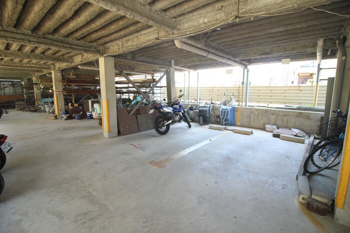 物件外観写真3　(駐車場)