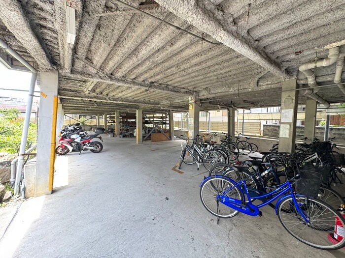 物件外観写真4　(駐輪場)