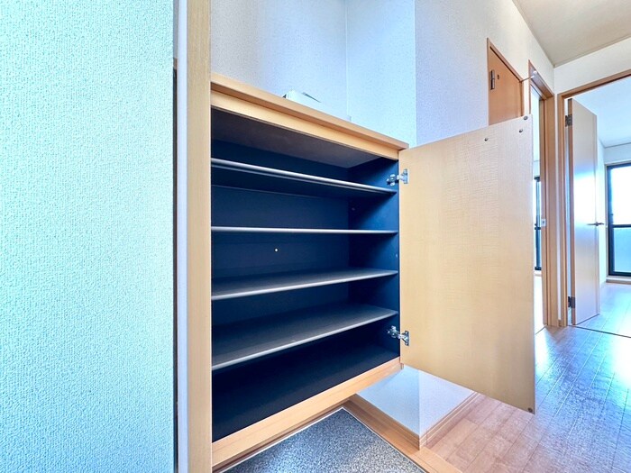 物件内観写真18　(靴箱)