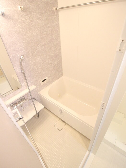 Ｊ.ＣＨＯＰＩＮのバス