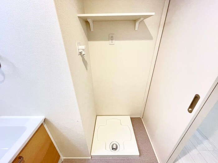 物件内観写真17　(洗濯機置場)