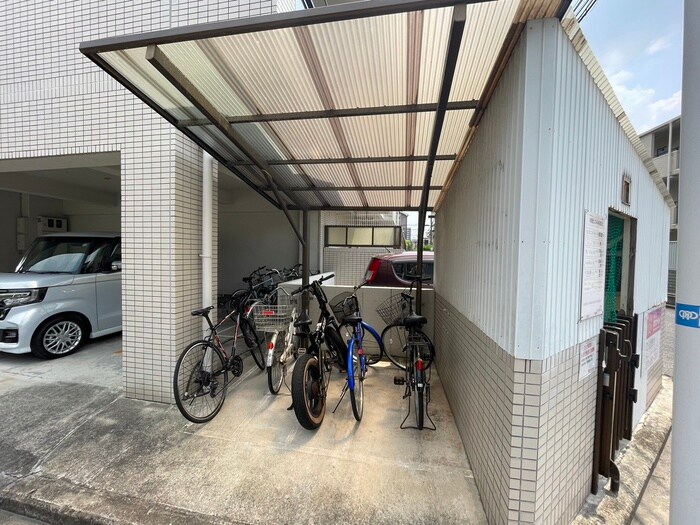 物件外観写真2　(駐輪場)