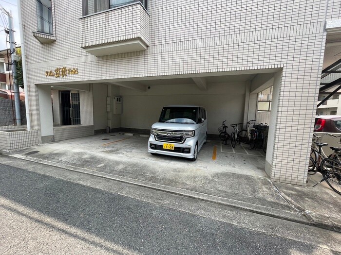 物件外観写真5　(駐車場)
