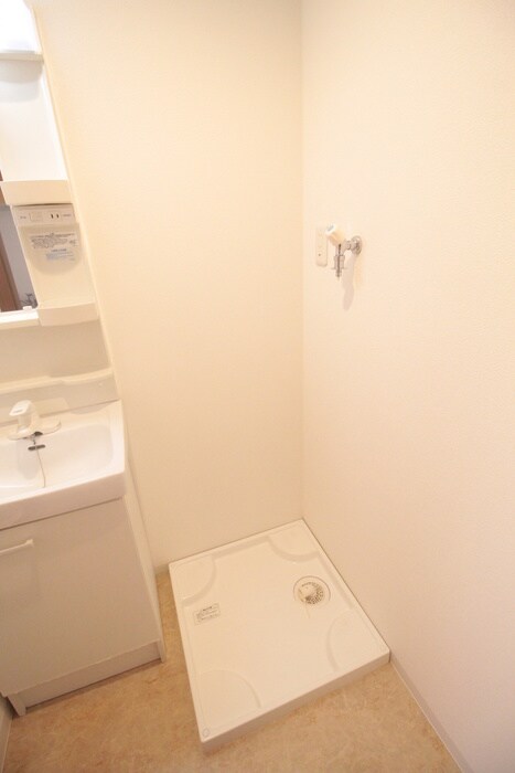 物件内観写真10　(洗濯機置場)