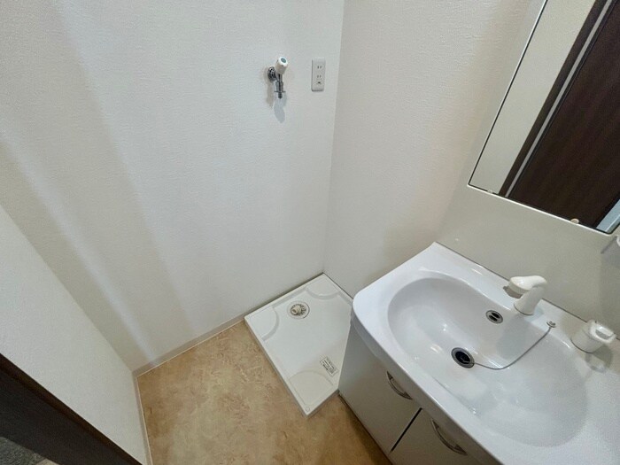 物件内観写真18　(洗濯機置場)