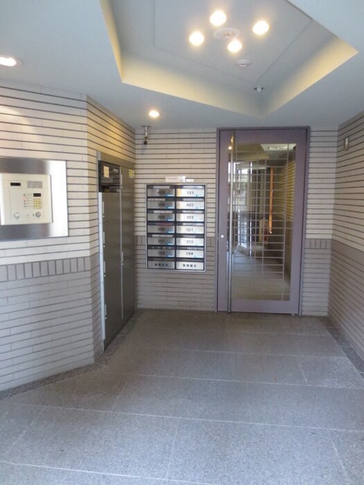 物件外観写真3　(エントランス部分)