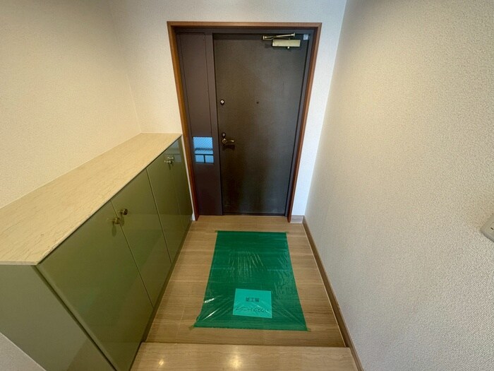 物件内観写真11　(玄関)