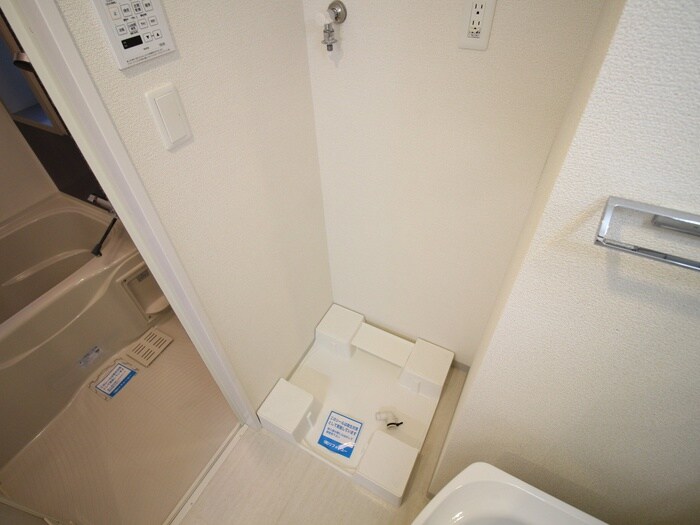 物件内観写真12　(洗濯機置場)