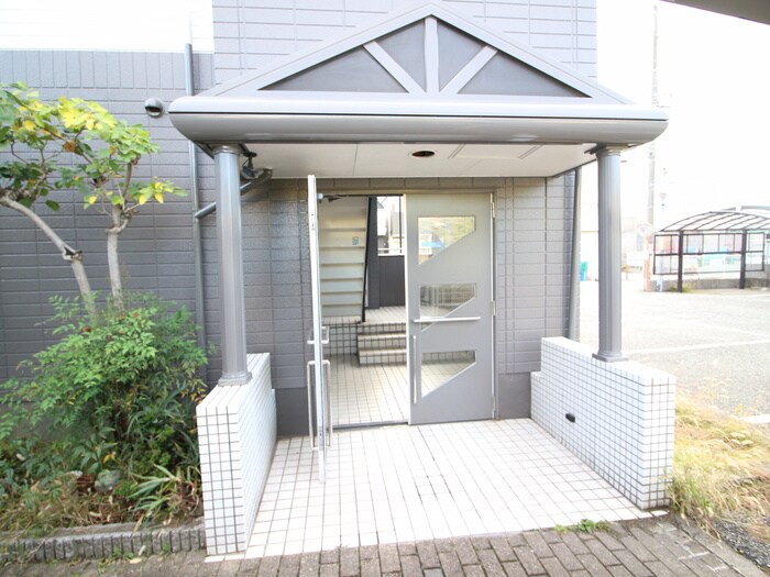 物件外観写真4　(エントランス部分)