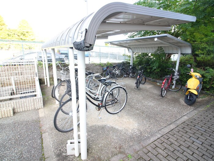 物件外観写真5　(駐輪場)