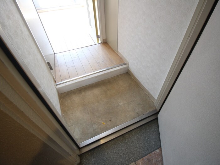 物件内観写真7　(玄関)