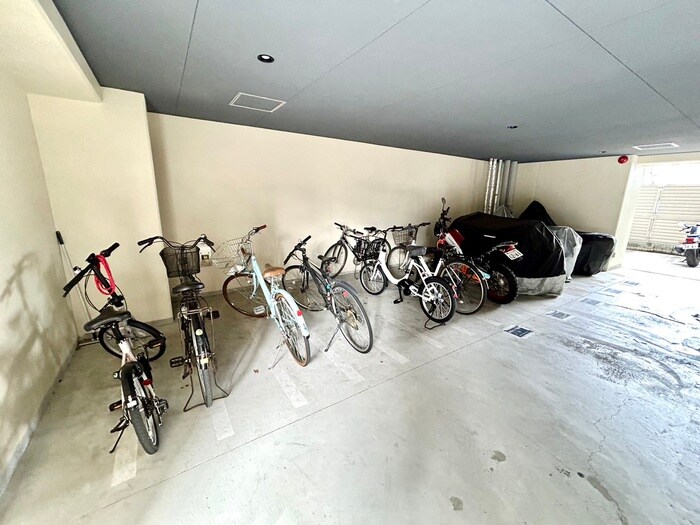 物件外観写真4　(駐輪場)