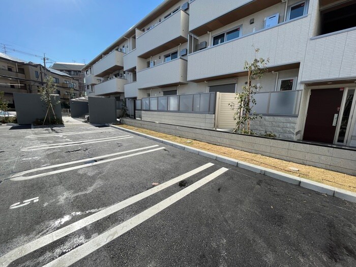 物件外観写真5　(駐車場)