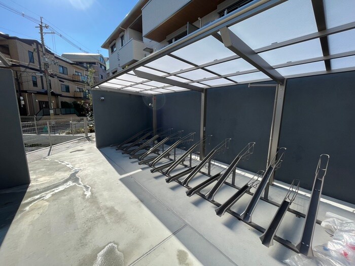 物件外観写真6　(駐輪場)