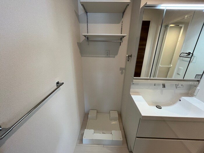 物件内観写真10　(洗濯機置場)