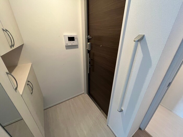 物件内観写真16　(玄関)