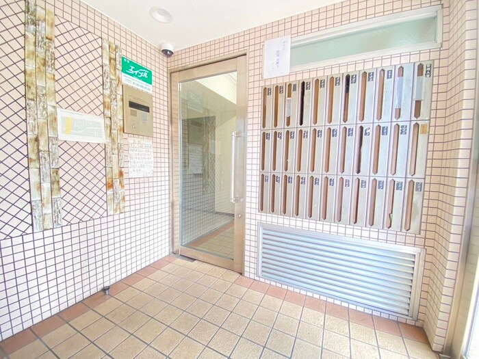 物件外観写真3　(エントランス部分)