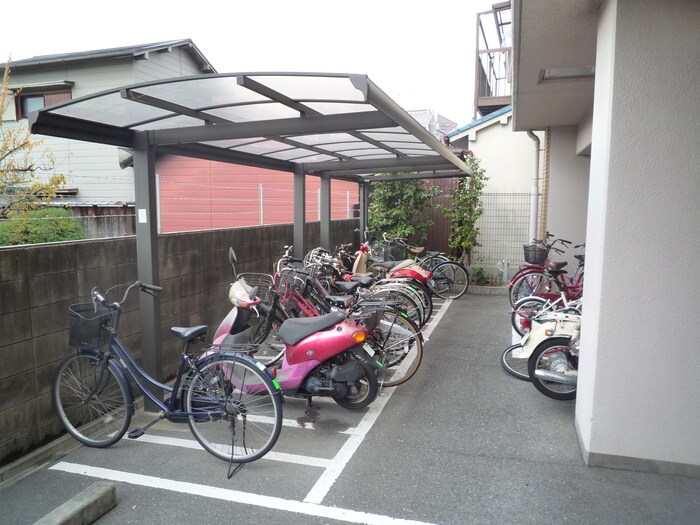 物件外観写真3　(駐車場)